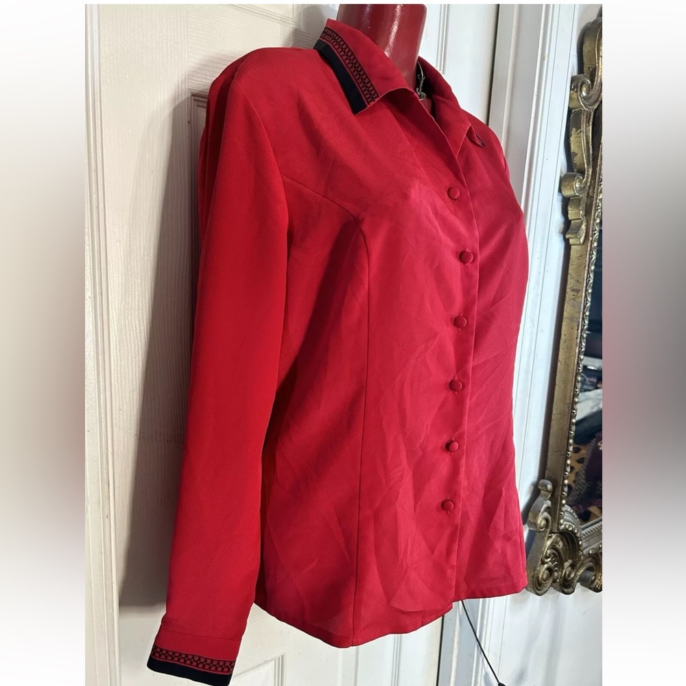 Modern Essentials Woman’s Blouse Size 16